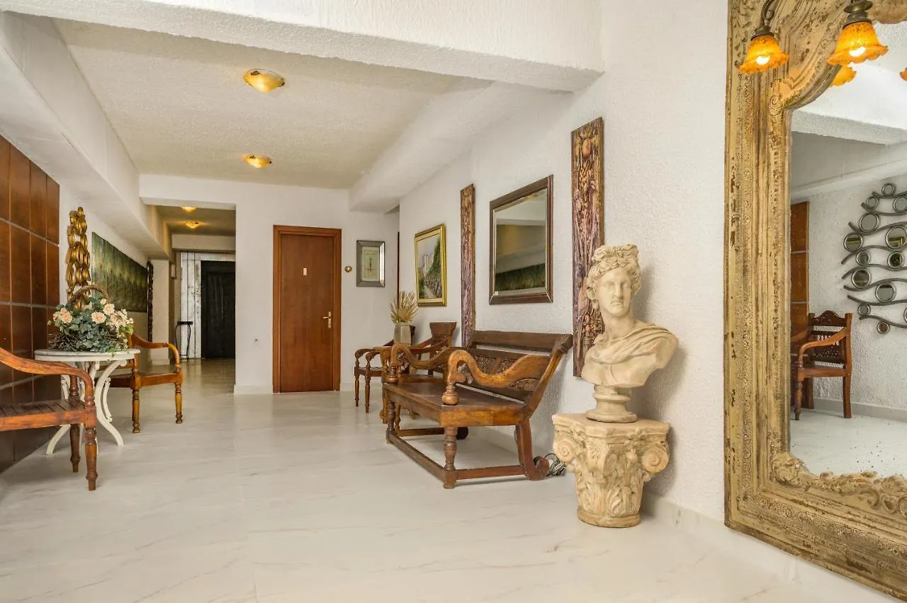 Leandros Hotel Nea Roda